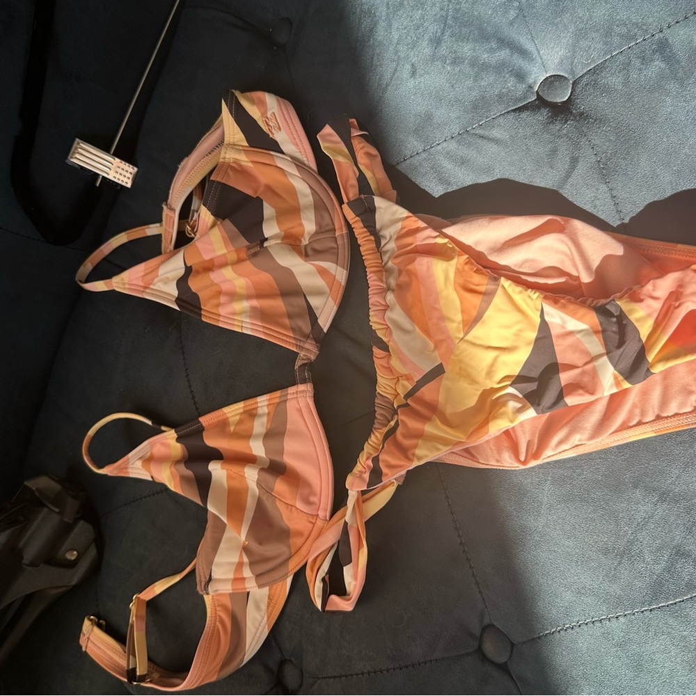 billabong bikini with adjustable bottoms